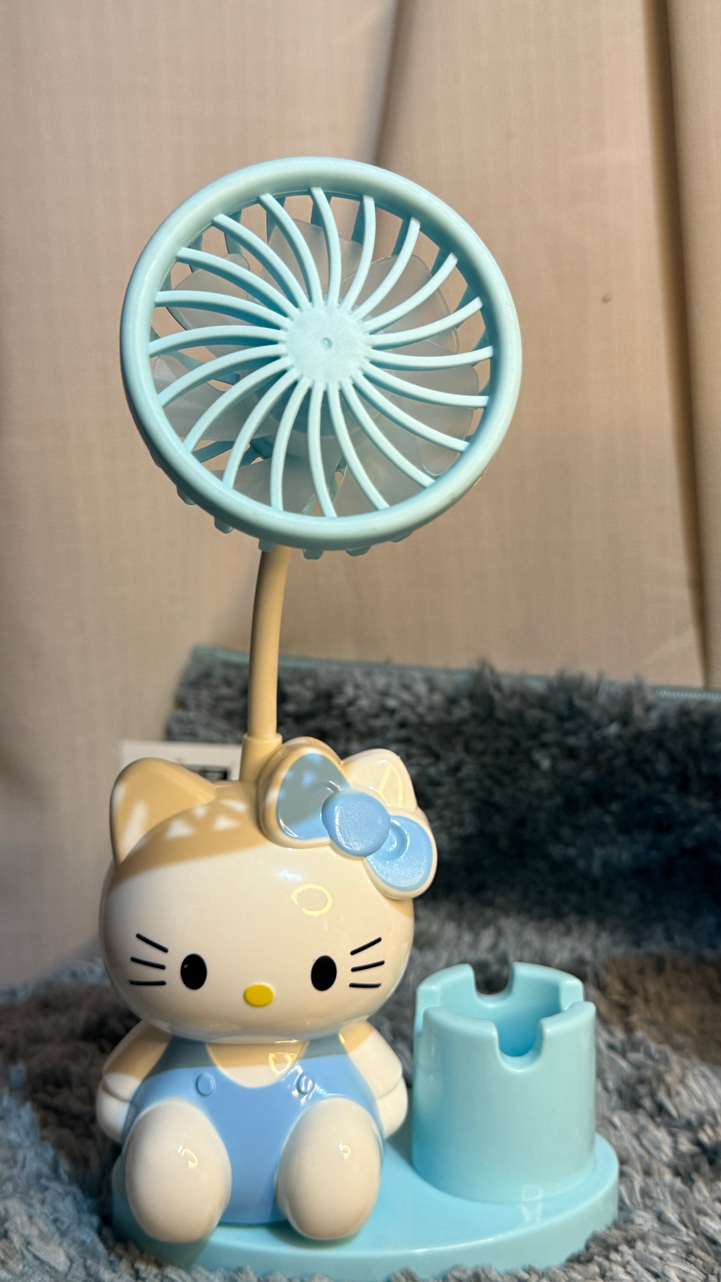 USB fan with sharpener