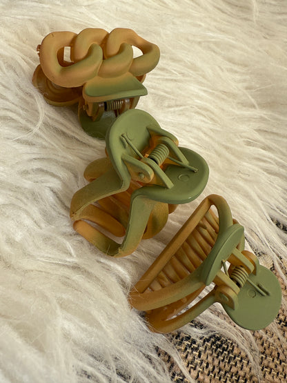 Korean mat hair claw  (pack of 4 )