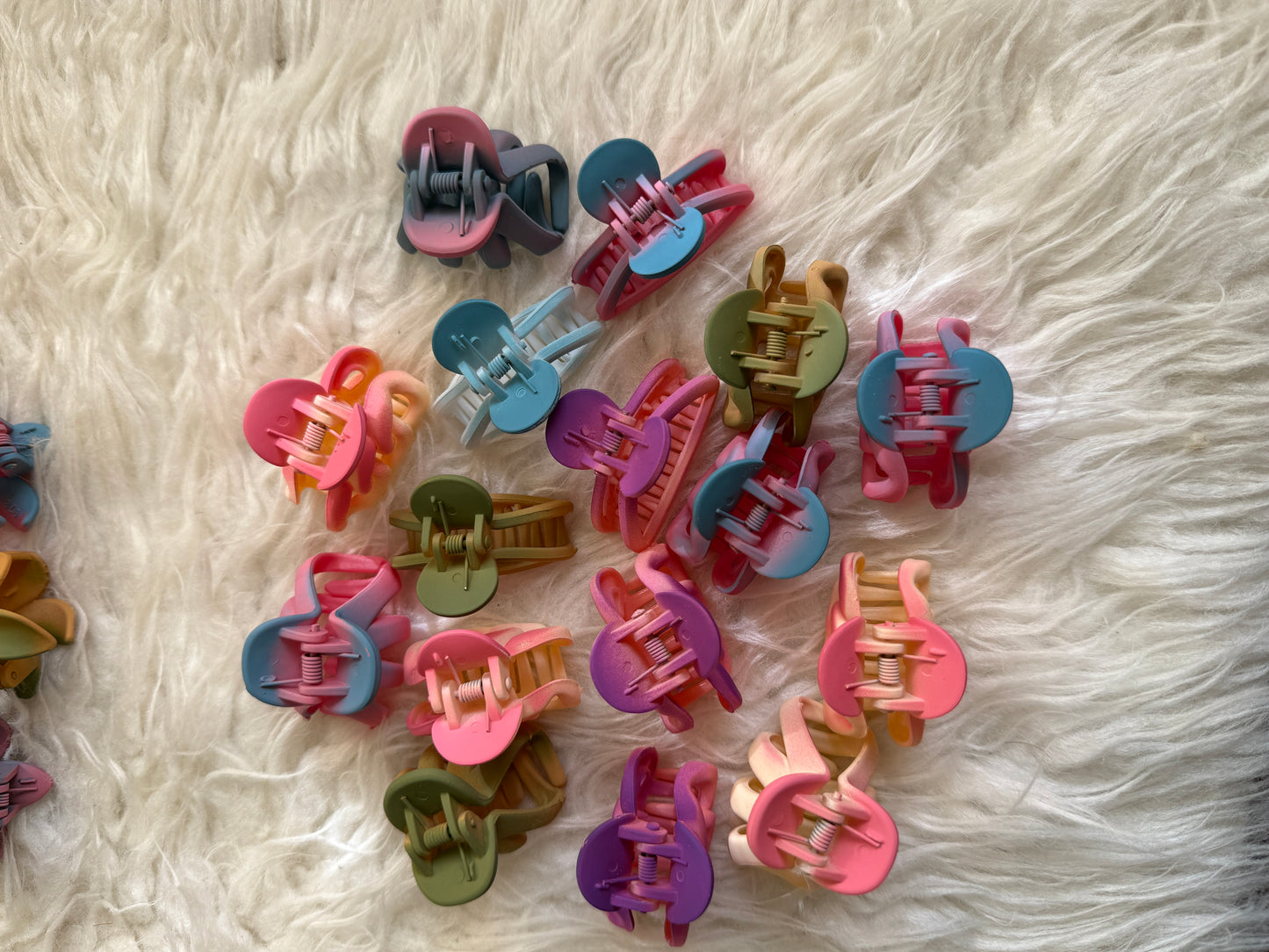 Korean mat hair claw  (pack of 4 )