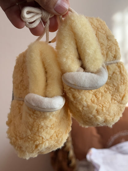 Baby velvet booties