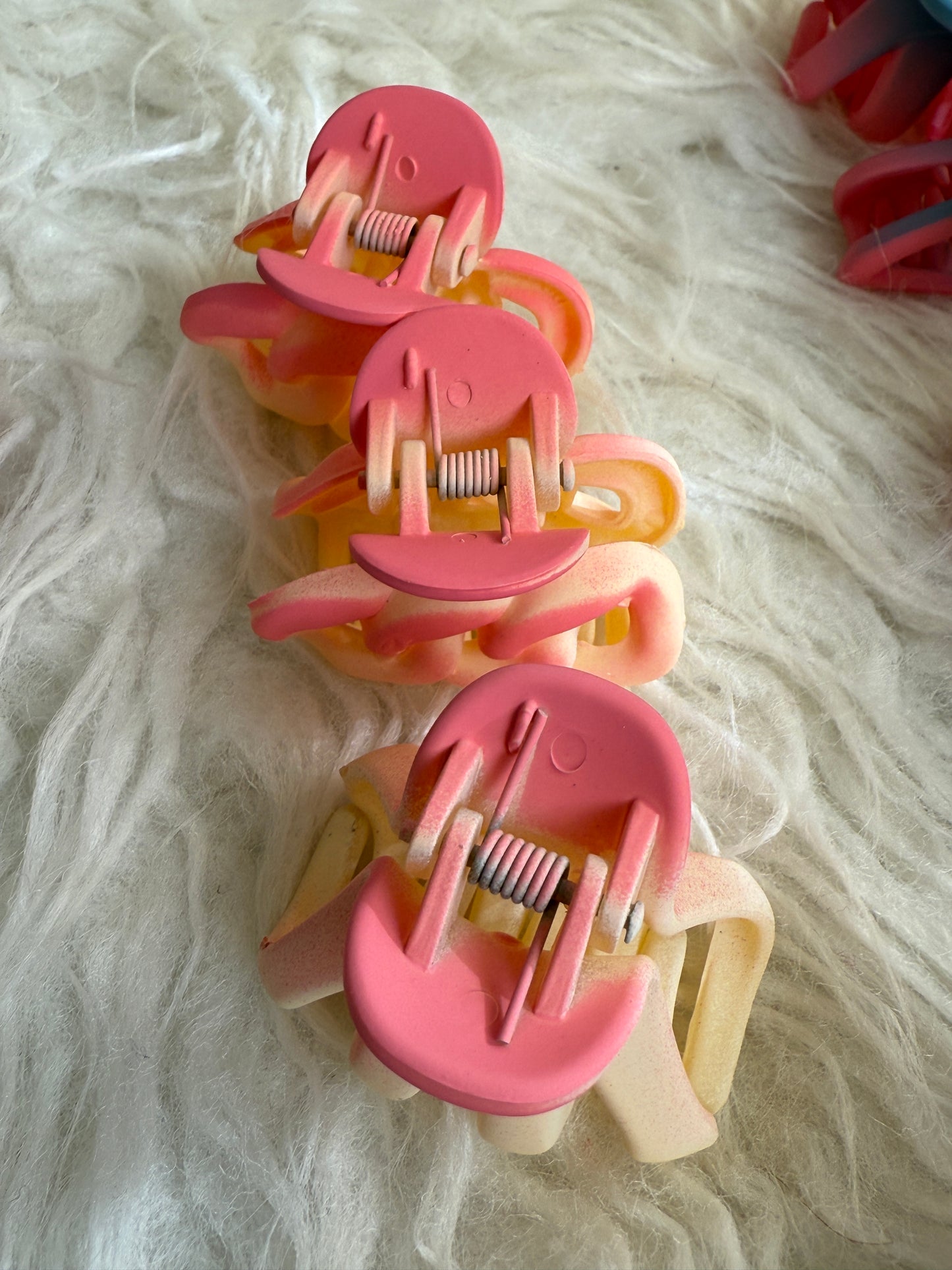 Korean mat hair claw  (pack of 4 )