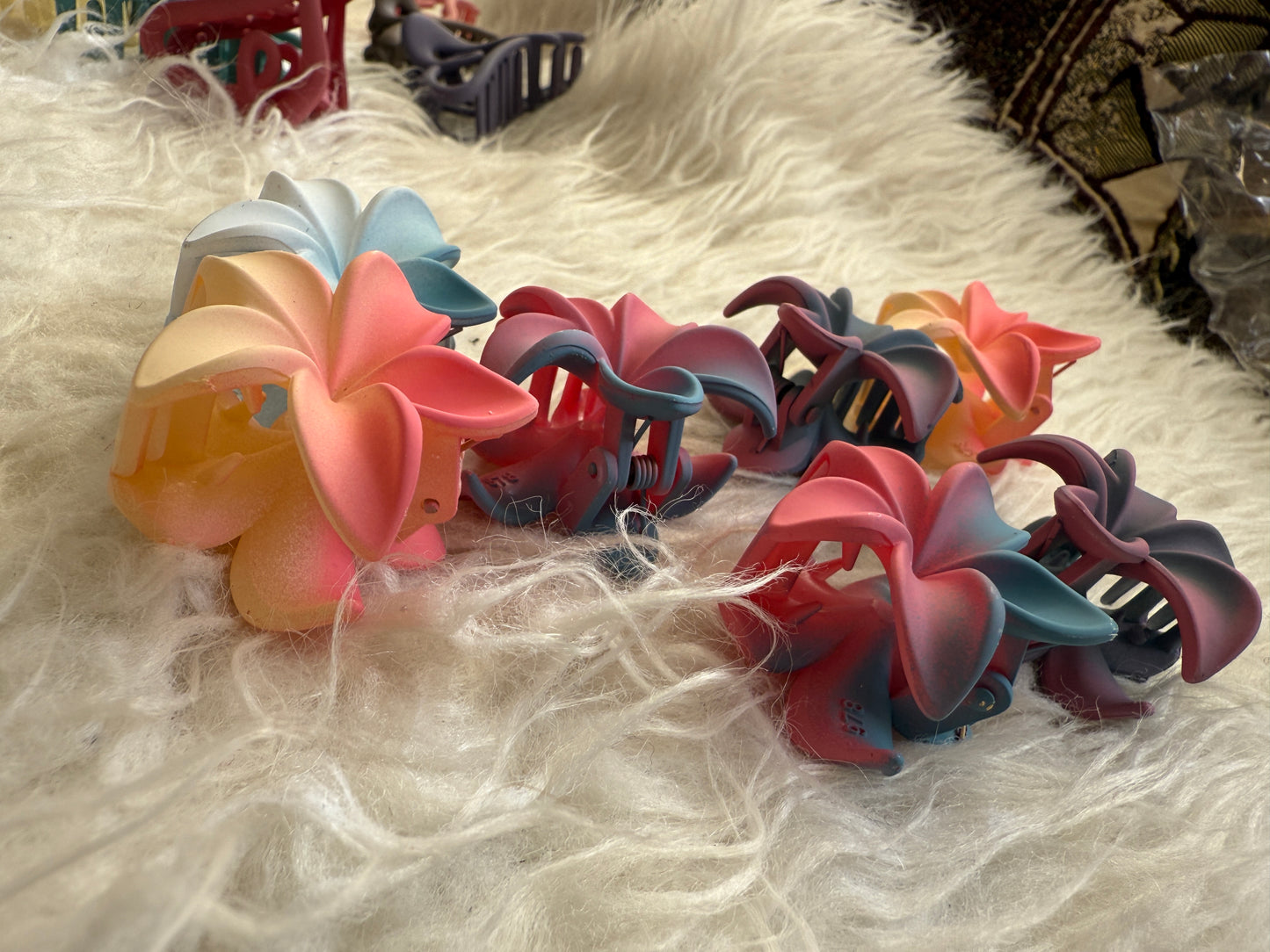 Korean mat hair claw  (pack of 4 )