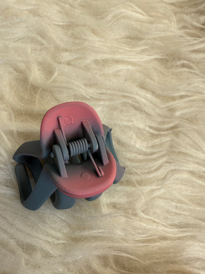 Korean mat hair claw  (pack of 4 )