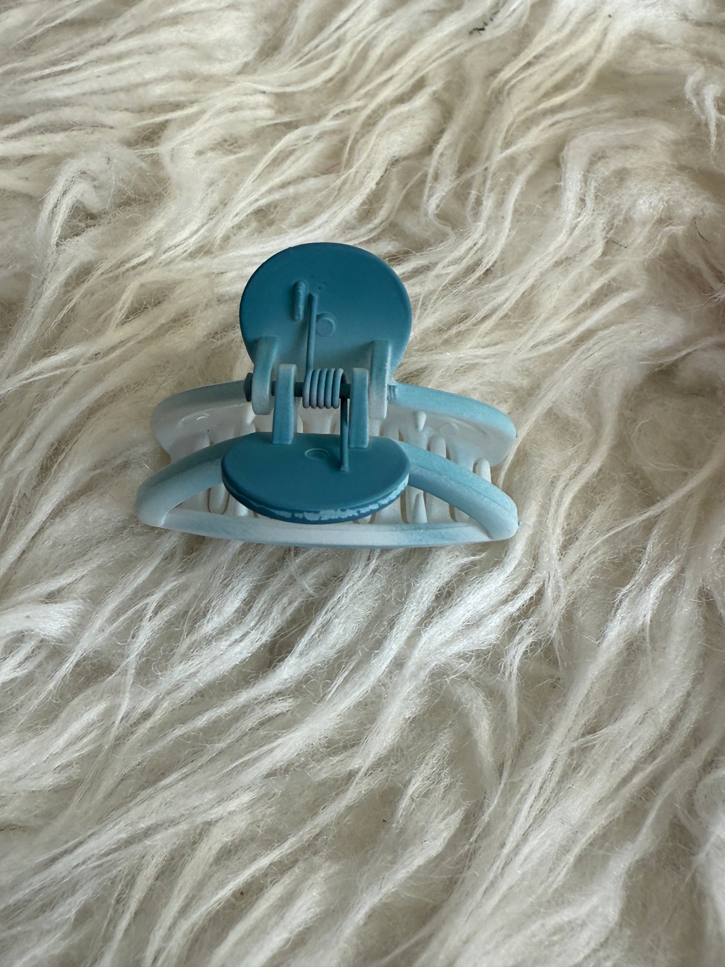 Korean mat hair claw  (pack of 4 )