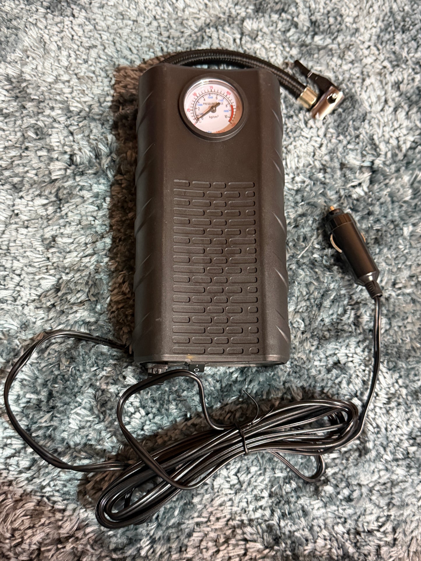 Portable air pump car plugin (pump tyre)